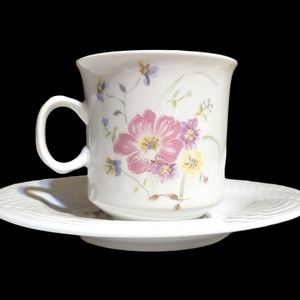 Set of 4 Tea Cup and Saucers Coffee Mug Pink Purple Yellow Floral Flower Vintage